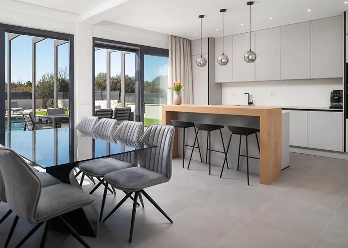 Villa Zenith With Private Pool And Jacuzzi Bibinje