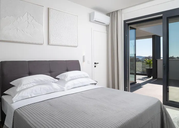 Zenith With Private Pool And Jacuzzi Villa