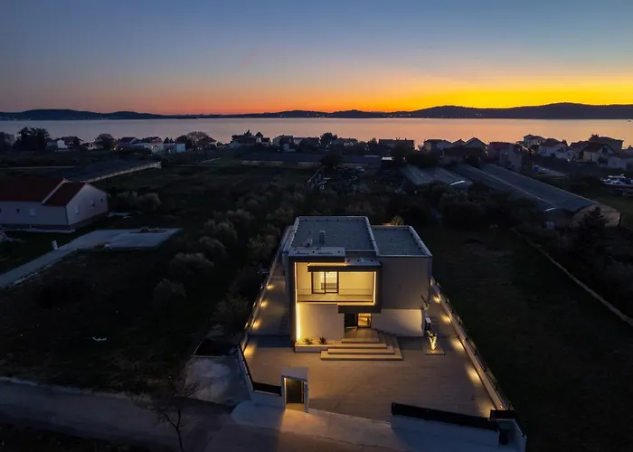 Zenith With Private Pool And Jacuzzi Bibinje