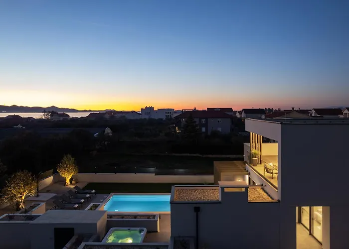 Zenith With Private Pool And Jacuzzi Villa *