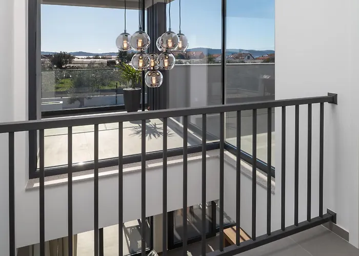 Zenith With Private Pool And Jacuzzi Vila *