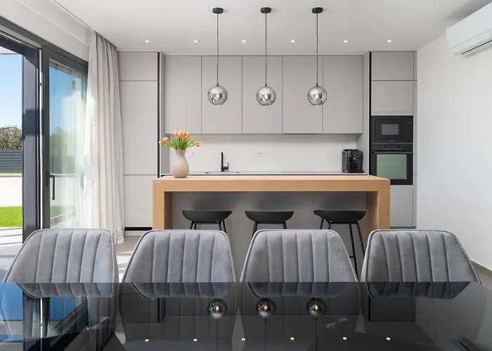 Zenith With Private Pool And Jacuzzi * Bibinje