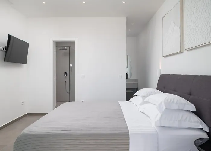 Zenith With Private Pool And Jacuzzi