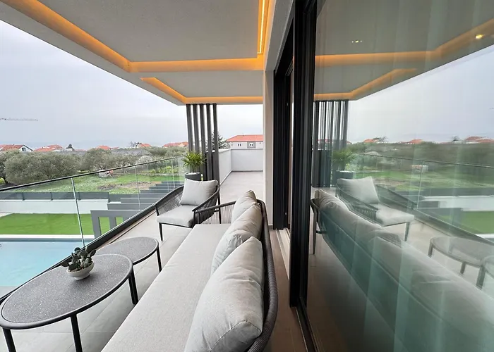 Villa Zenith With Private Pool And Jacuzzi Bibinje